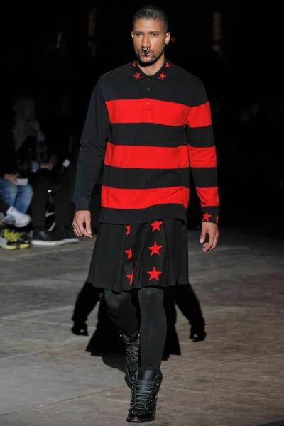 Look 10